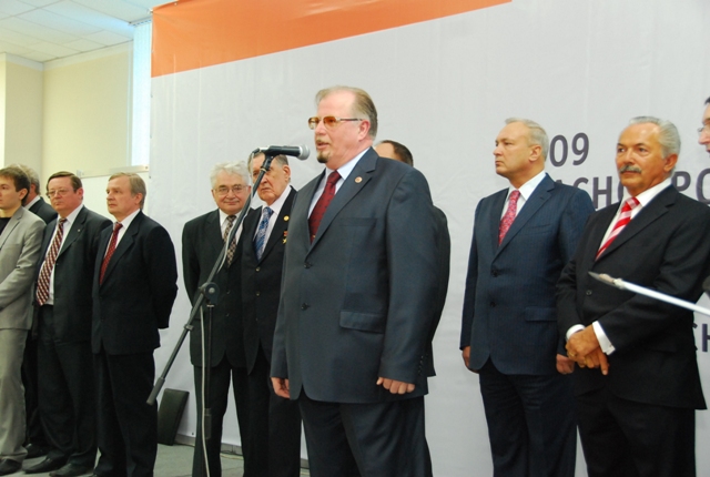 ректор Сибирского государственного аэрокосмического 
                        университета Беляков Геннадий Павлович